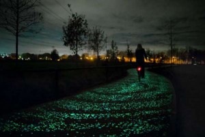 650_1000_daan-roosegaarde-opens-solar-powered-van-gogh-bike